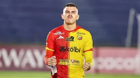 Fernán Faerrón analiza ofertas (CRHoy)