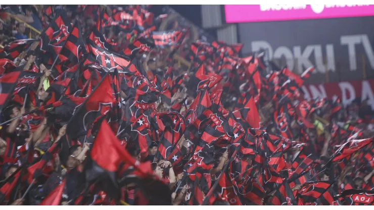 Alajuelense se prepara para enfrentar a Santos en el inicio del Apertura 2024.