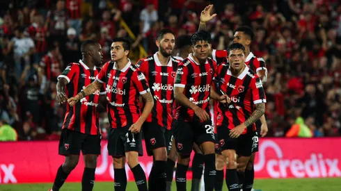 El refuerzo de Alajuelense que llega con problemas