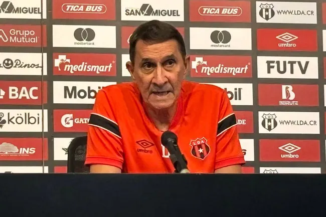 Guimaraes se prepara para enfrentar a Saprissa (Twitter).