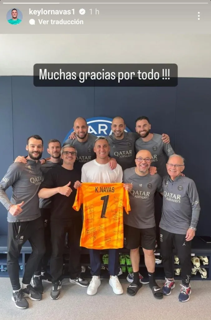 El posteo de Keylor Navas con el staff de trabajadores del PSG. (Foto: Instagram)
