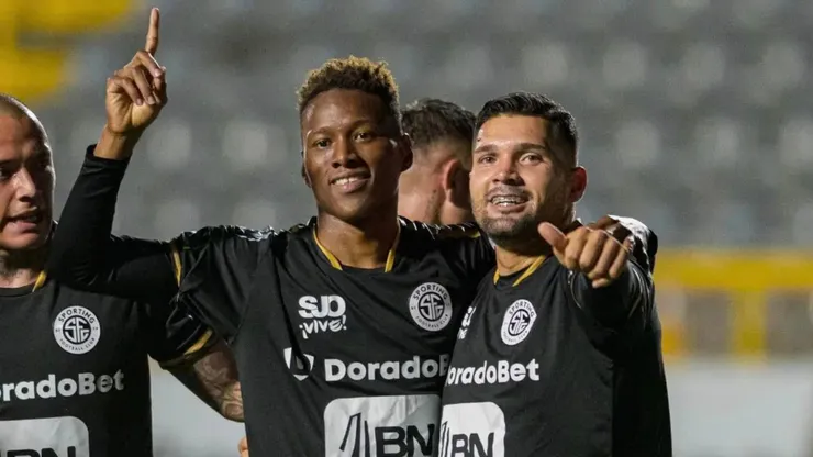 Medina habló de su futuro con Sporting