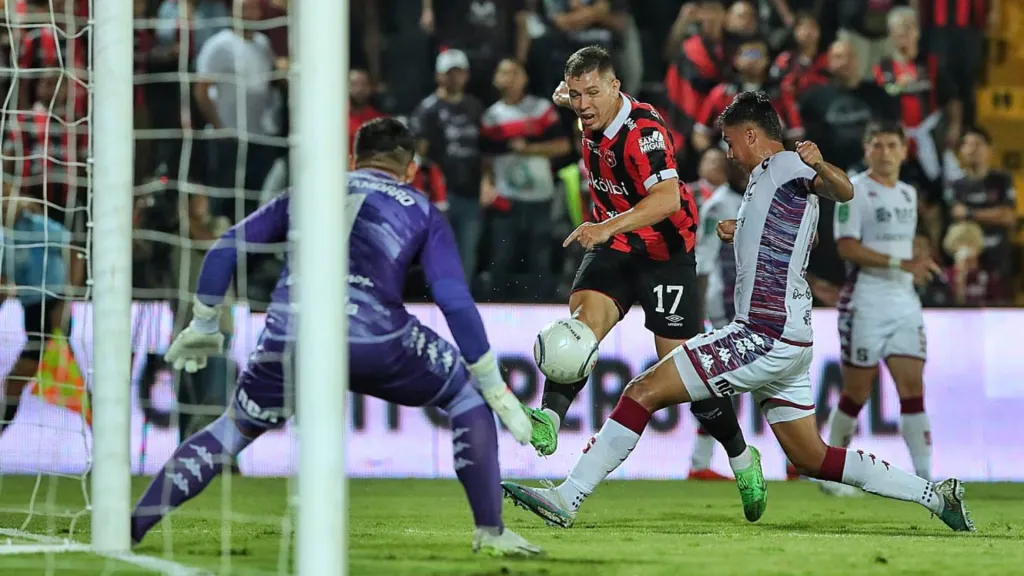 Douglas Sequeira fue una de las figuras de Saprissa en el último Clásico Nacional con Alajuelense. (Foto: John Durán / La Teja)