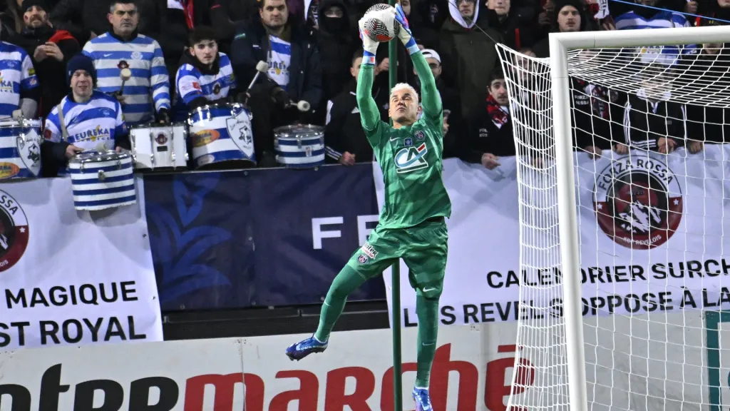 Keylor Navas sumó apenas 450 minutos con el PSG en la temporada 2023-24. (Foto: PSG)