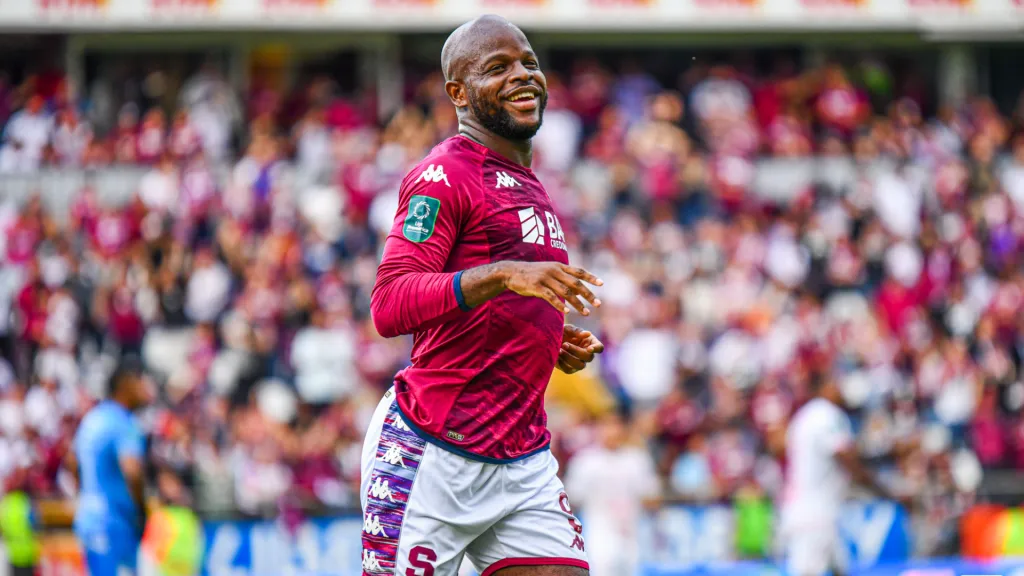 En su mejor campaña en Saprissa, Javon East llegó a 11 goles. ¿Podrá igualar esa cifra? (Foto: Deportivo Saprissa)
