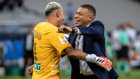 Mbappé y Keylor Navas separan sus caminos: el momento inmortal que atesora Costa Rica.