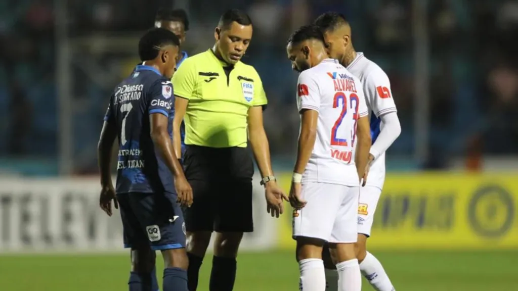 Este fue el tercer empate 3-3 de la historia entre Olimpia y Motagua: había sucedido el 27 julio 1980 y el 2 julio 2000. (Foto: El Heraldo)