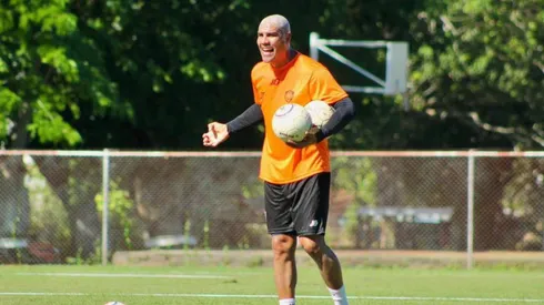 Dogluas Sequeira destroza a Robert Garbanzo