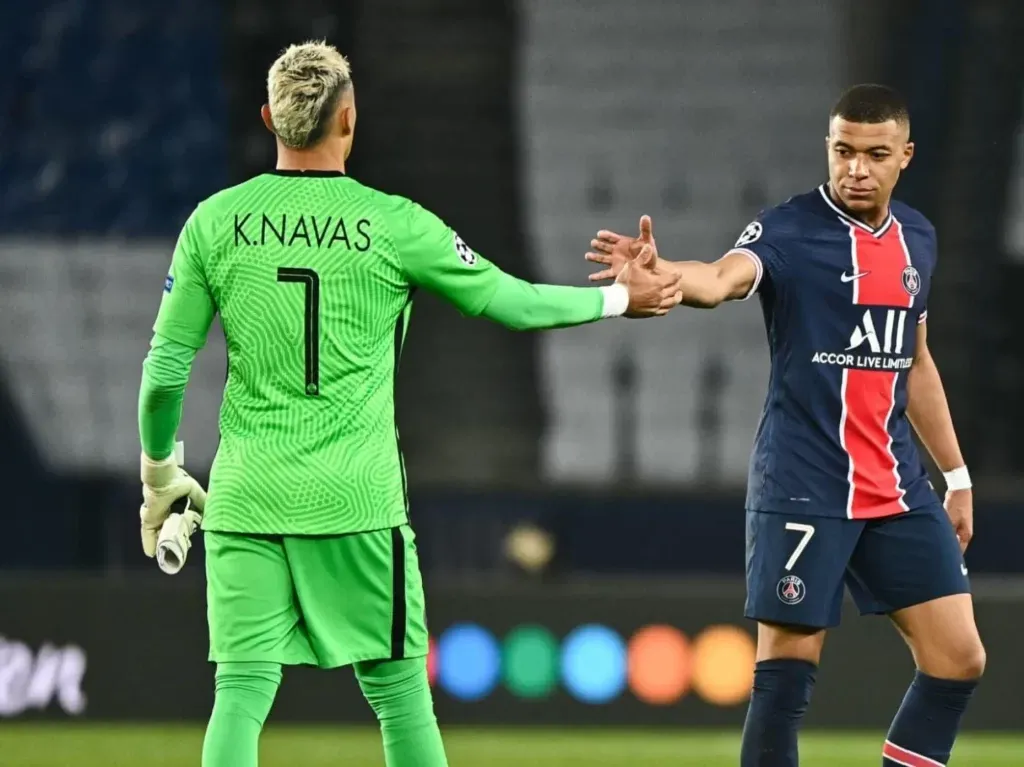 Keylor Navas y Mbappé en PSG