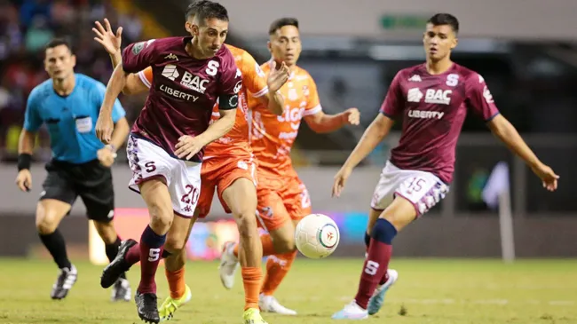 El último partido entre ambos tuvo lugar el 13 de enero, por la primera fecha del Clausura, y Saprissa ganó 3-0. Las dianas fueron de Mariano Torres, Javon East y Luis Paradela. (Foto: John Durán / La Nación)