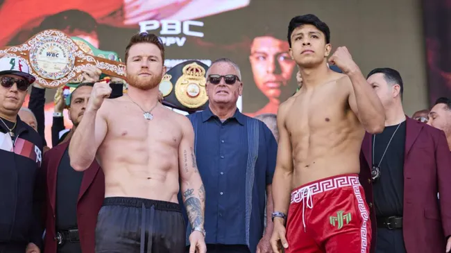 “Canelo” y Munguía después del pesaje. Registraron en la báscula 166.8 y 167.4 libras, respectivamente. (Foto: (HANDOUT / ESTHER LIN / PBC)