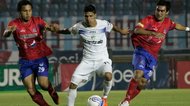 El Clásico 267, que quedó 0-0 abrió la serie de semifinales en 2012. (Foto: El Periódico GT)