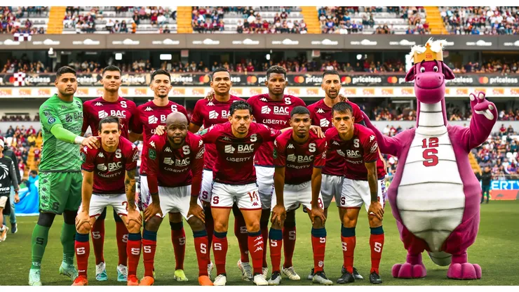 El futbolista del Saprissa que trabajó en construcción y su papá lo empujó al fútbol