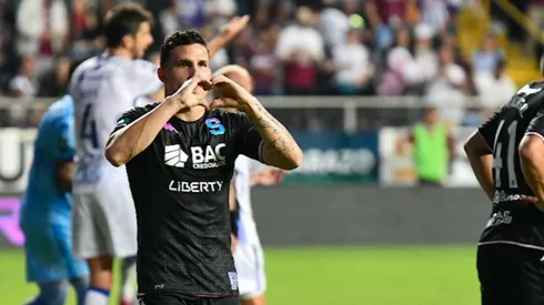 Paradela ya no es más morado y en Saprissa lo extrañan.