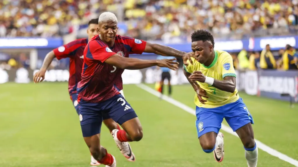 Jeyland Mitchell supo anular a Vinicius en la Copa América.