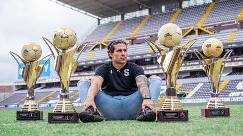 Paradela y los títulos que se lleva de Saprissa.