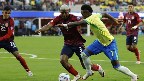 INGLEWOOD, CALIFORNIA - JUNE 24: Jeyland Mitchell of Costa Rica challenges for the ball with Vinicius Junior of Brazil during the CONMEBOL Copa America 2024 Group D match between Brazil and Costa Rica at SoFi Stadium on June 24, 2024 in Inglewood, California. (Photo by Kevork Djansezian/Getty Images)