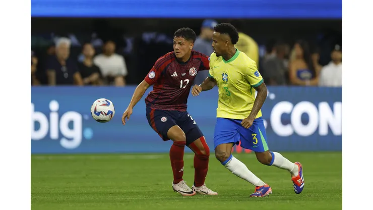 INGLEWOOD, CALIFORNIA - JUNE 24: Warren Madrigal of Costa Rica battles for possession with Eder Militao of Brazil during the CONMEBOL Copa America 2024 Group D match between Brazil and Costa Rica at SoFi Stadium on June 24, 2024 in Inglewood, California. (Photo by Buda Mendes/Getty Images)
