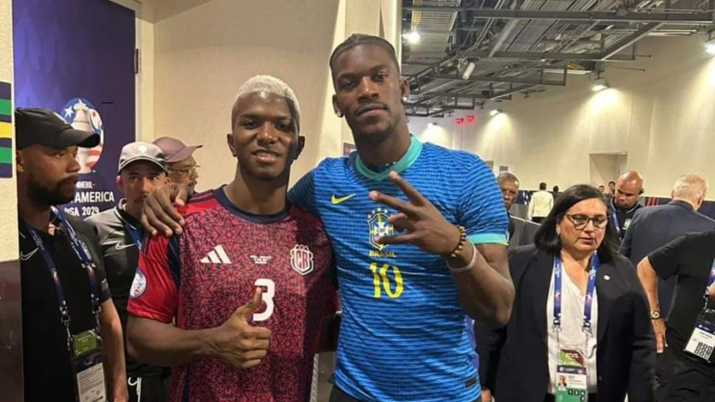 Jeyland Mitchell se fotografió con Jimmy Butler.