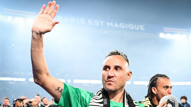 Keylor Navas le comunicó su decisión a Gustavo Alfaro.