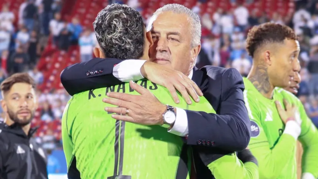 Alfaro y Keylor Navas, una foto para la historia. (Instagram)