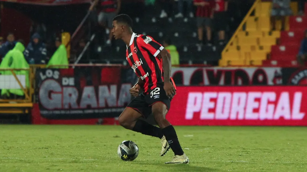 Jeyland Mitchell es la gran joya de la Liga Deportiva Alajuelense. (Foto: La Nación)