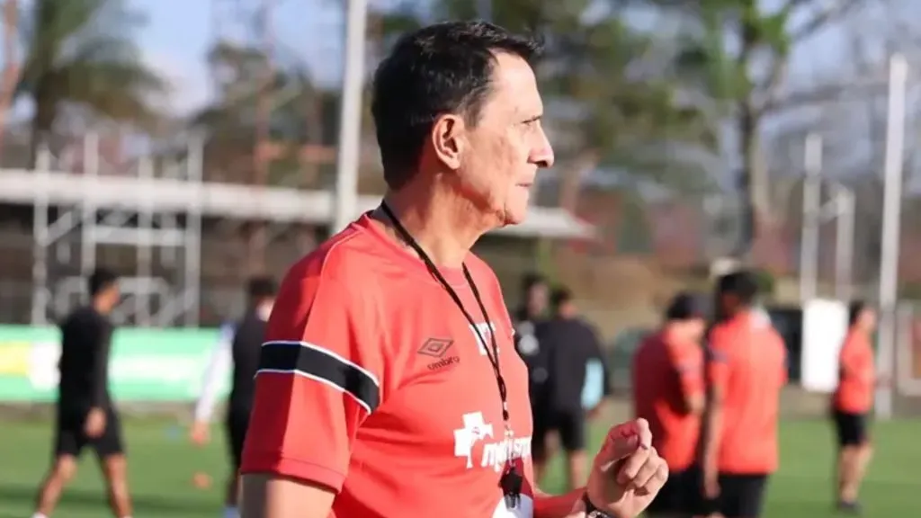 Alexandre Guimaraes arma un equipo casi desde cero.