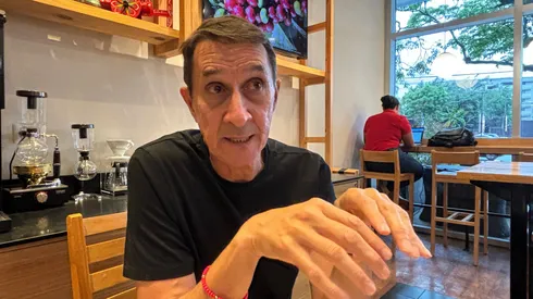 Alexandre Guimaraes quedó envuelto en una insólita estafa.