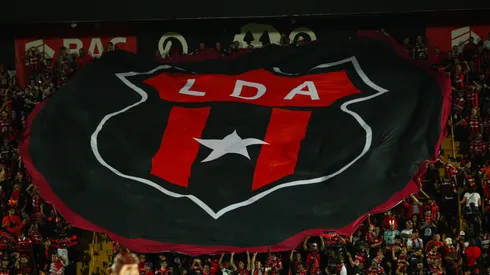 Alajuelense le cumple el sueño a un jugador de Brasil