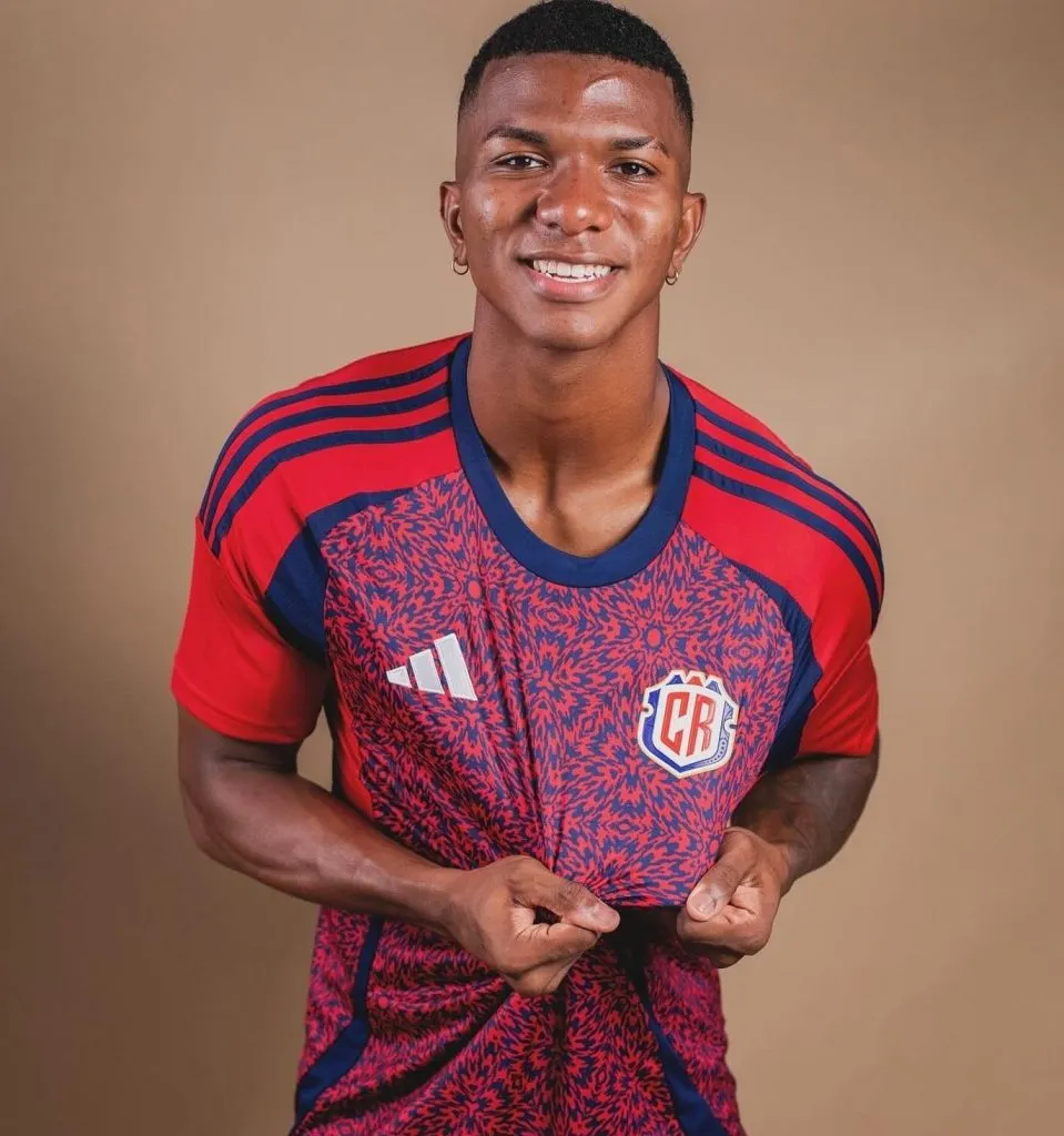 Jeyland Mitchell es la joya de Alajuelense, según Guimaraes. (Instagram)