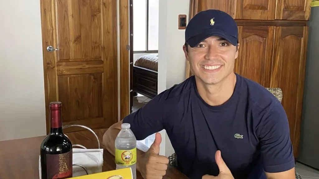 Erick Torres se encarga ahora de vender inmuebles.