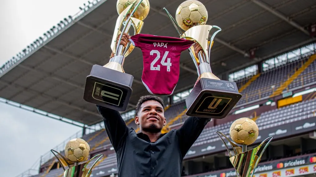 Orlando Sinclair ya renovó en Saprissa. (@deportivo_saprissa)