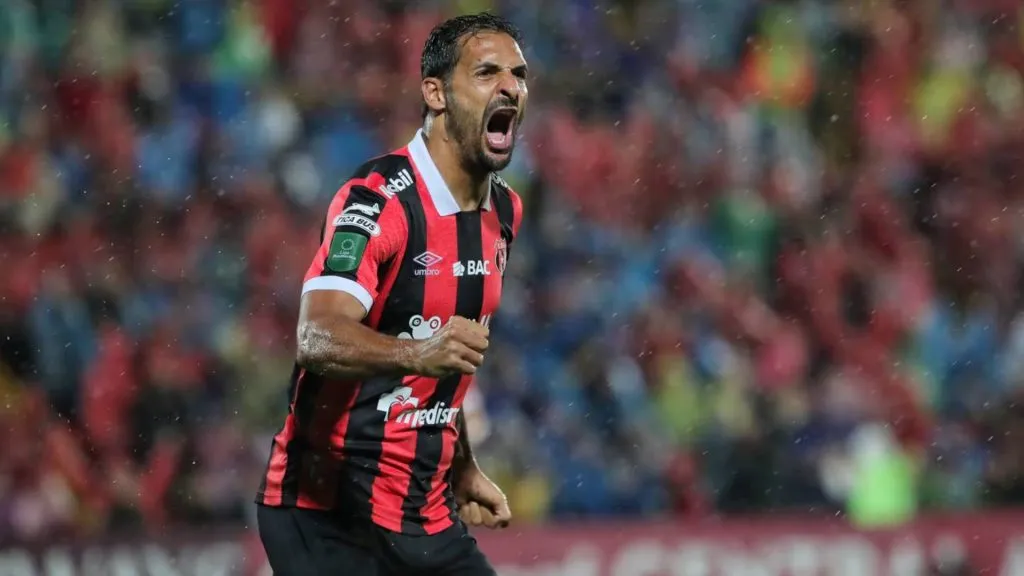 Celso Borges tiene contrato hasta fines de diciembre de este año. (Foto: La Teja)