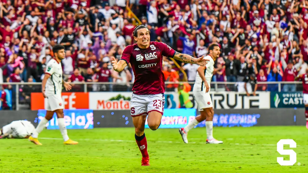 Paradela celebra tras anotar el 2-1 en la final de vuelta contra Alajuelense. (Foto: Deportivo Saprissa)