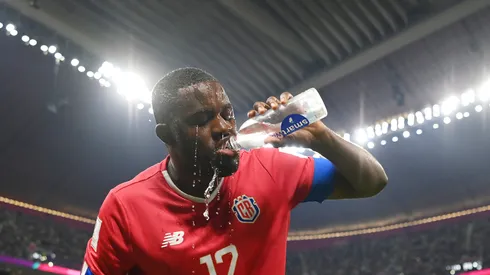 Joel Campbell conversa mucho con Gustavo Alfaro. (Getty Images)