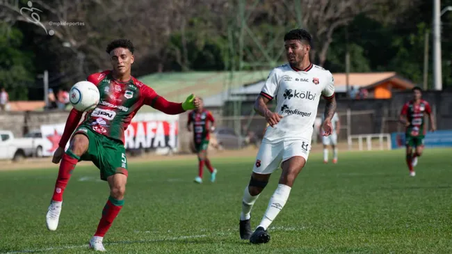 Johan Venegas en la última visita de Alajuelense a Guanacasteca. (Foto: Marcos Ponciano / La Teja)