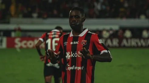 Joel Campbell reaparece en redes tras el título de Saprissa vs. Alajuelense