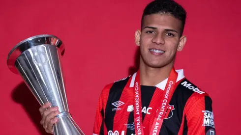 Inesperado destino de Edward Cedeño lejos de Alajuelense