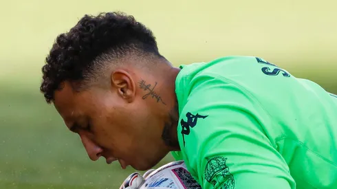 Patrick Sequeira tuvo que dar la cara por el equipo.