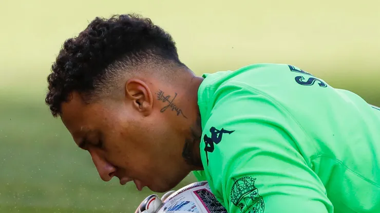 Patrick Sequeira tuvo que dar la cara por el equipo.
