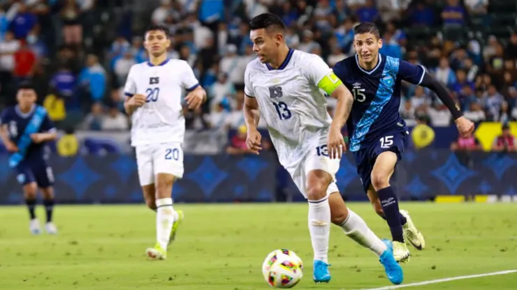 Alexander Larín arremete contra la afición de El Salvador