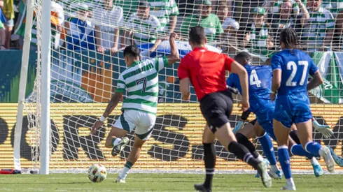 Luis Palma le anota gol a otro grande de la Premier League (Video)