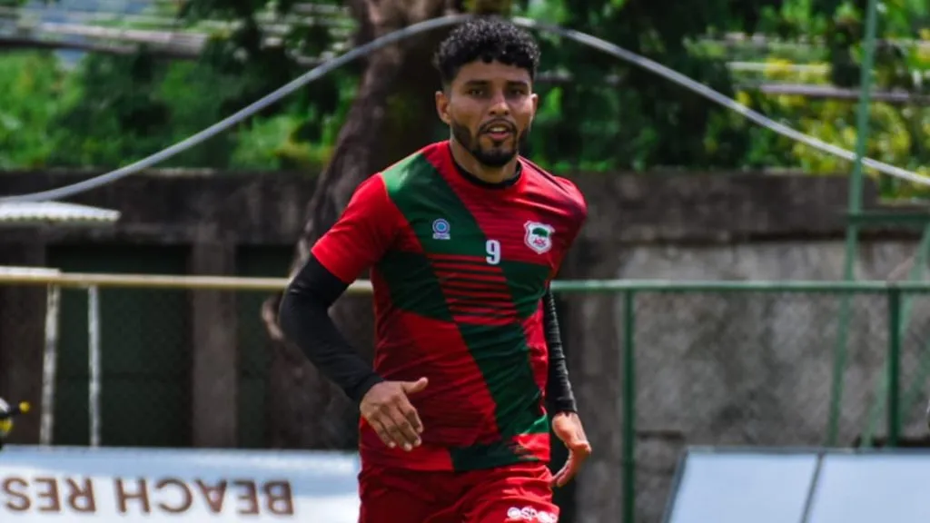 Johan Venegas muy molesto con la dirigencia de su nuevo club.