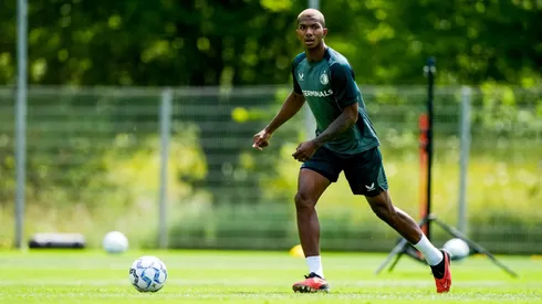 Jeyland Mitchell jugando con su nuevo equipo.