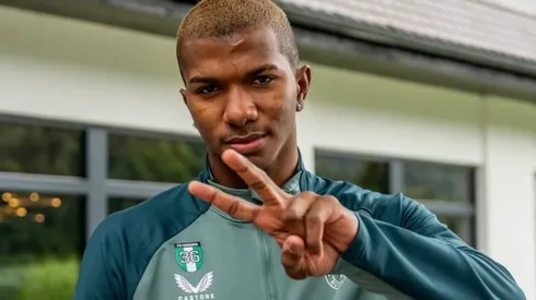 Feyenoord se mueve y eso afecta a Jeyland Mitchell.