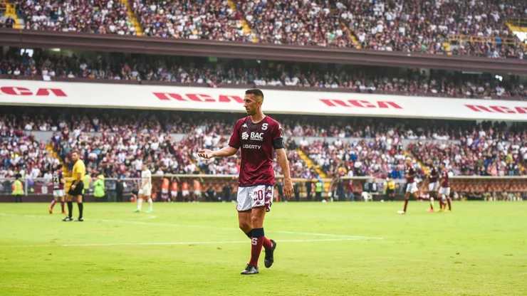 Torres no está solo en Saprissa.