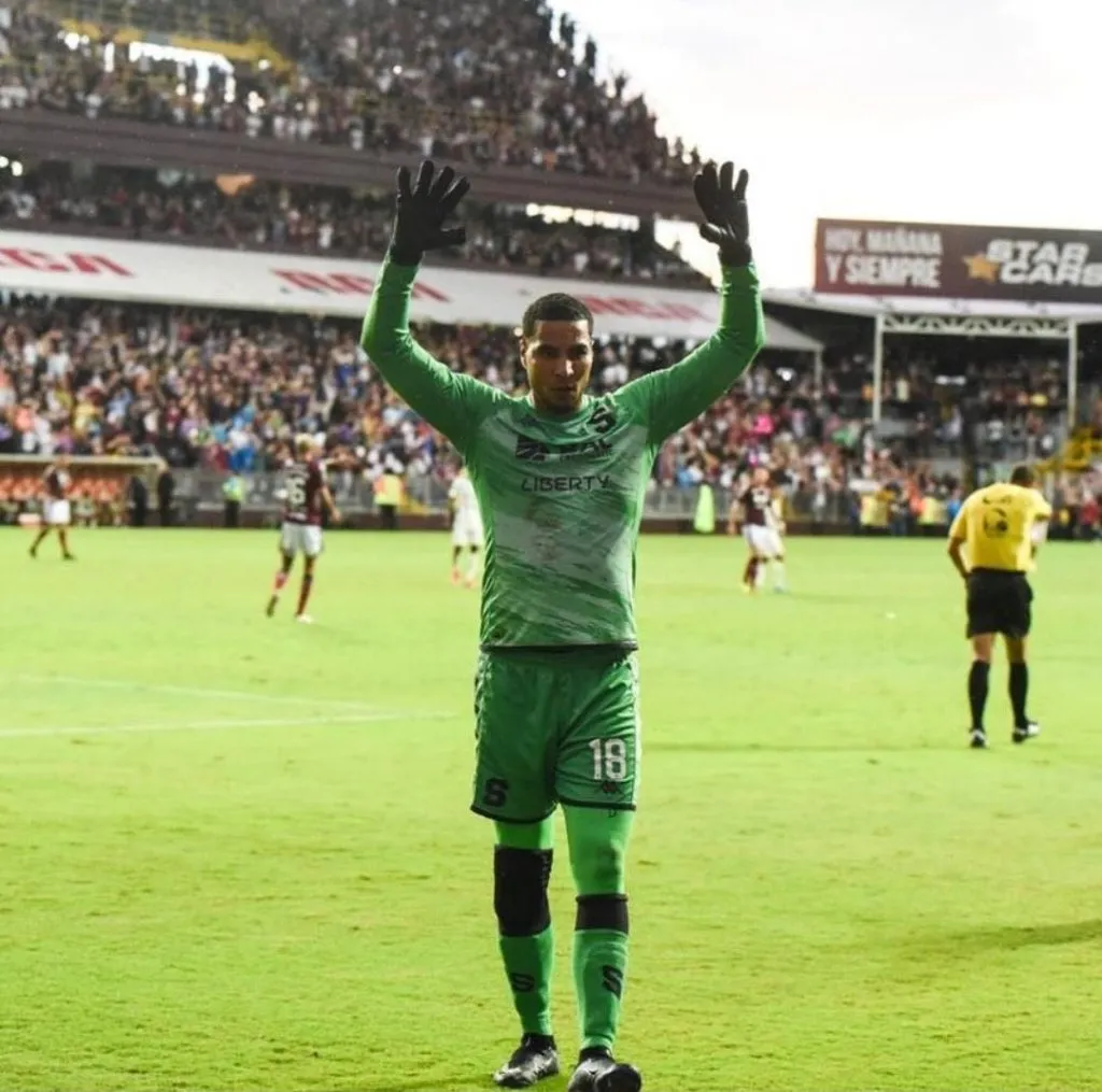 Alvarado deberá cumplir con su sanción (Twitter).