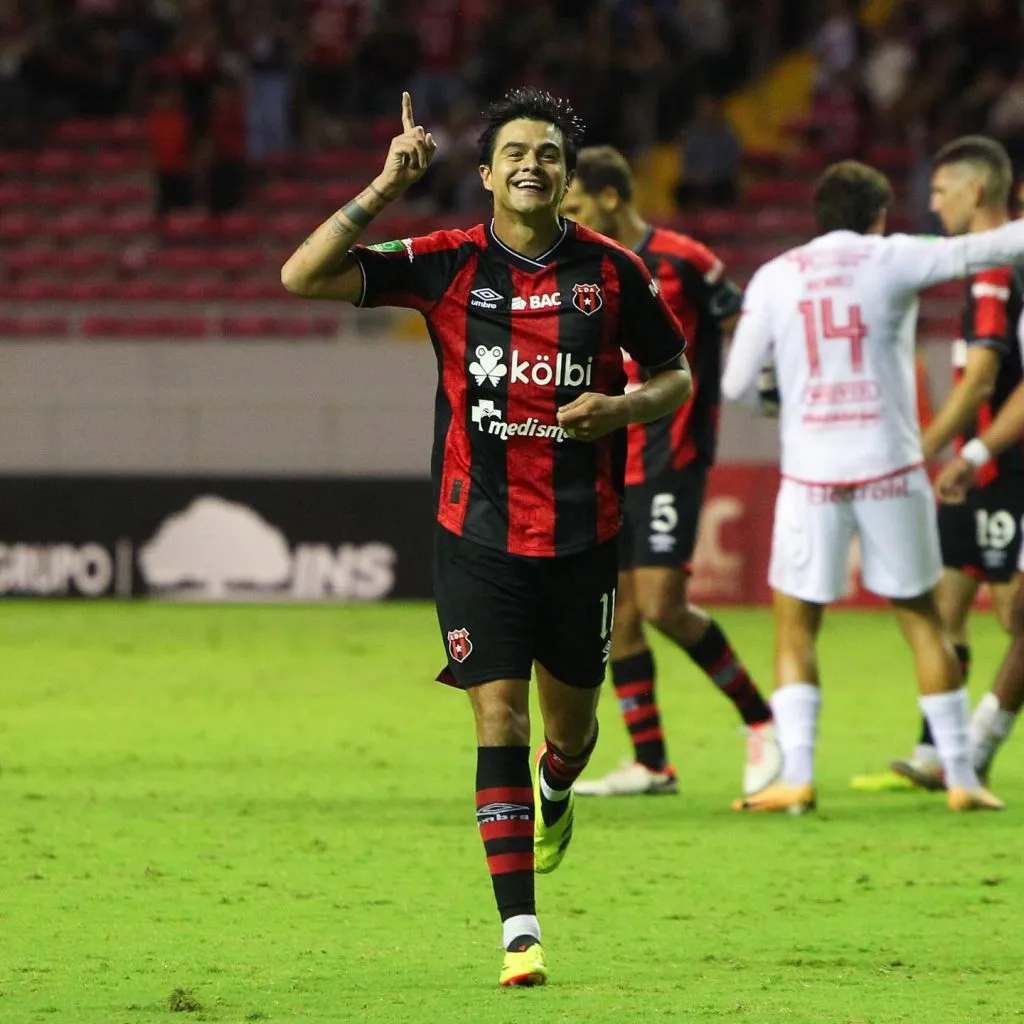 Alajuelense ganó con un doblete de Diego Campos. (Instagram Alajuelense)