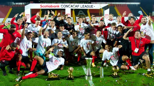 Salió campeón con La Liga y volvió al fútbol tico.