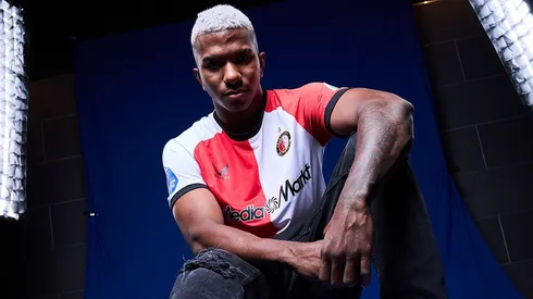 Jeyland Mitchell aún no debutó en Feyenoord.